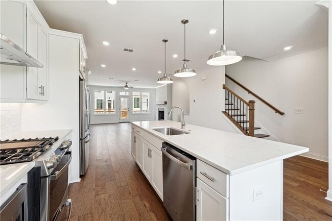 Building Photo - 504 Healy Dr