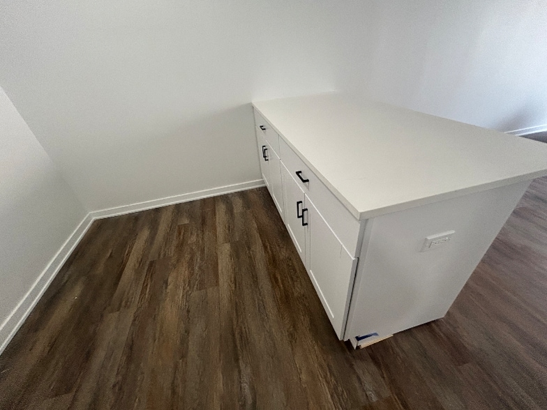 Building Photo - 9128 W Terrace Dr