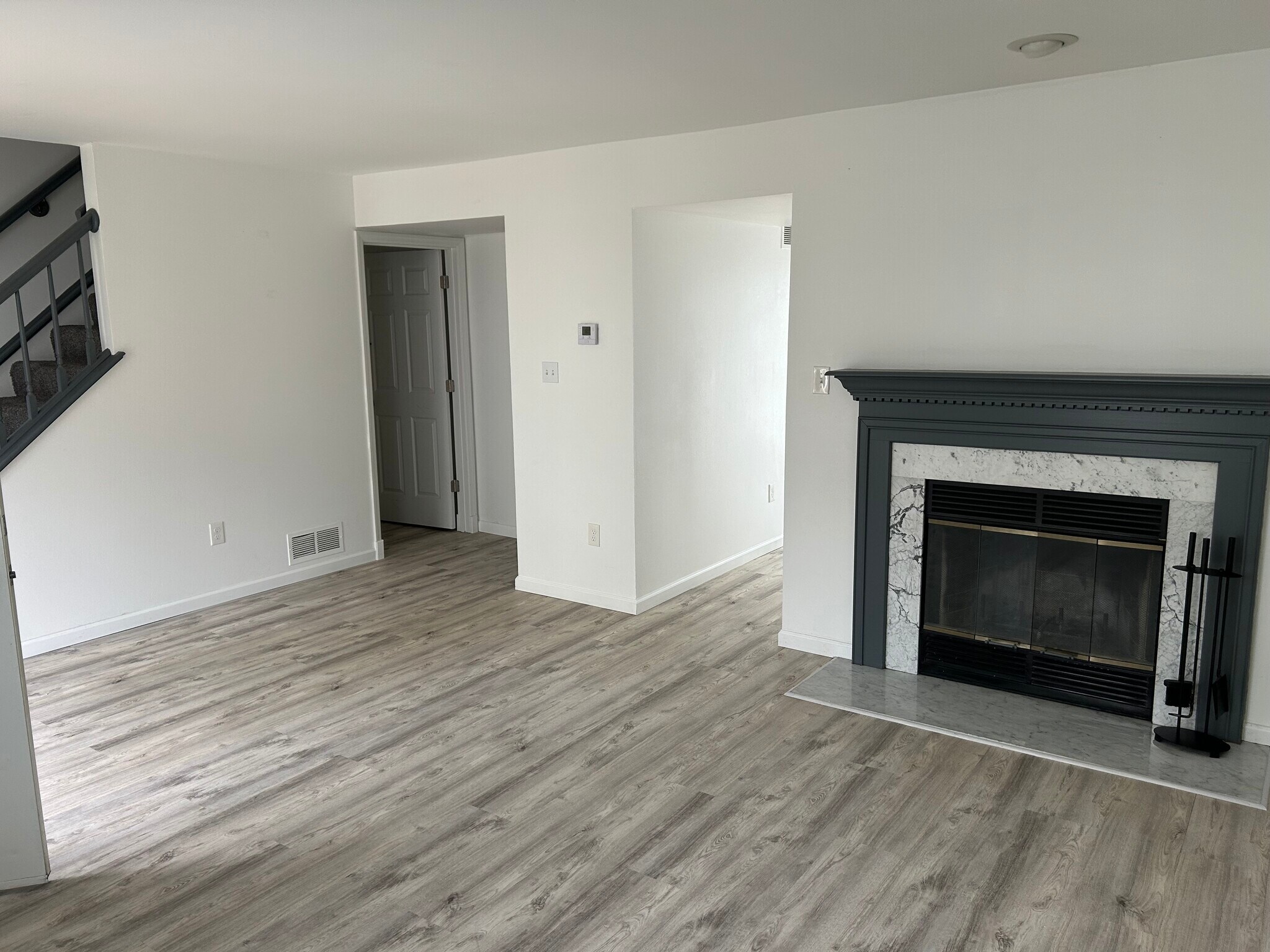 Living rm - 5851 Prince George Ct