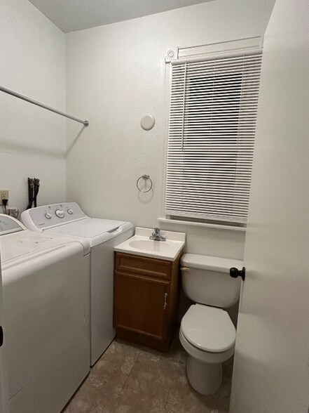 Building Photo - 231 S Prairie Ave