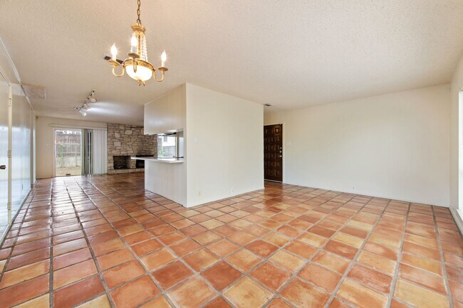 Building Photo - Available Now: Charming 3 Bed / 2 Bath in Rollingwood - Zoned to Eanes ISD - Large Yard