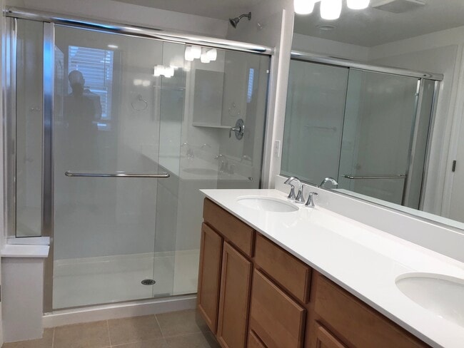 Building Photo - Tri-level Townhome with 2 Car Attached Gar...