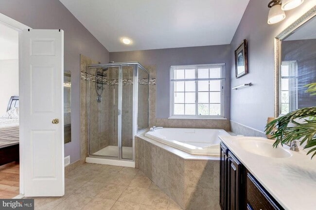 Building Photo - 13724 Valley Oak Cir