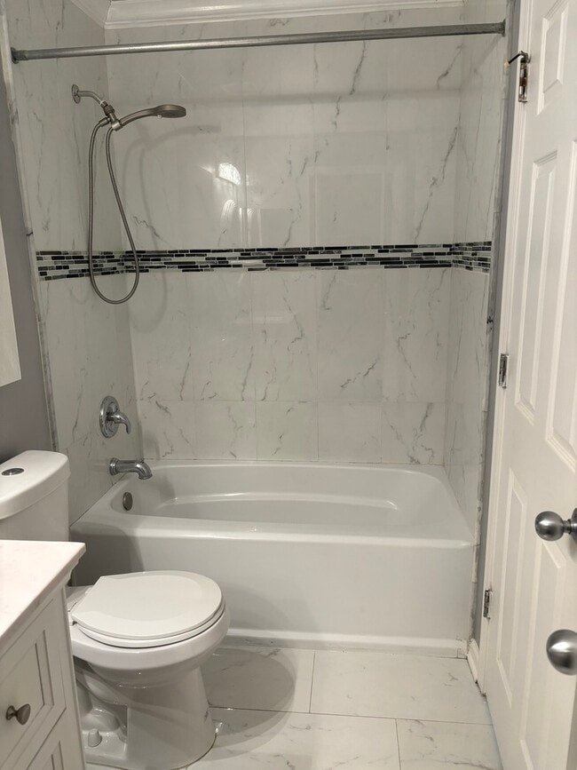 Building Photo - 549 Springbrook Trail N