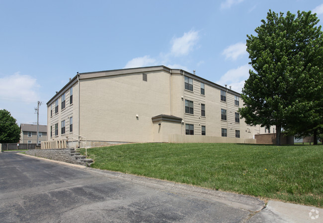 Building Photo - Cedar Square