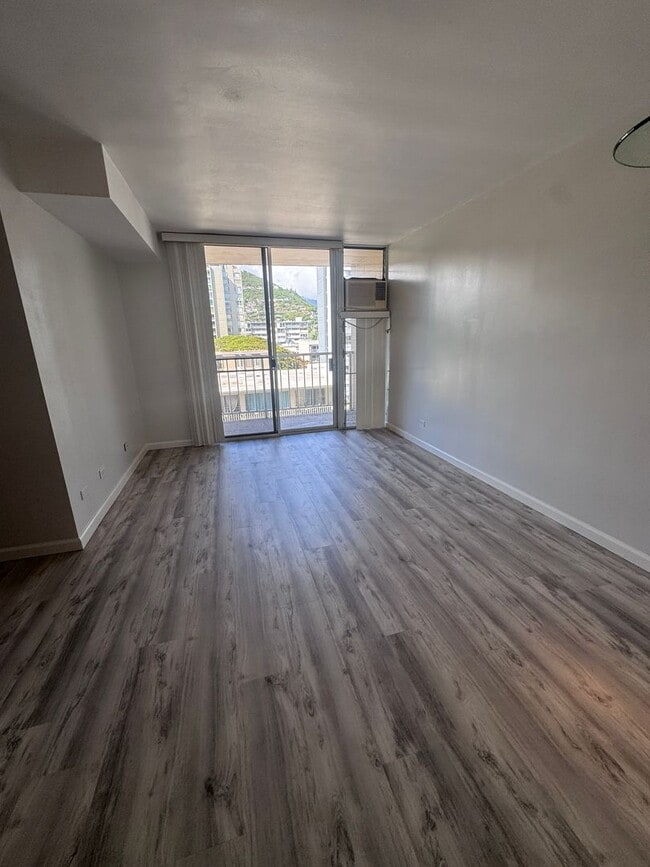 Building Photo - 1603