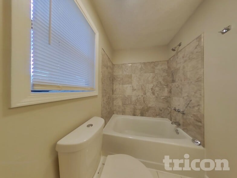 Building Photo - 2280 Lexington Way