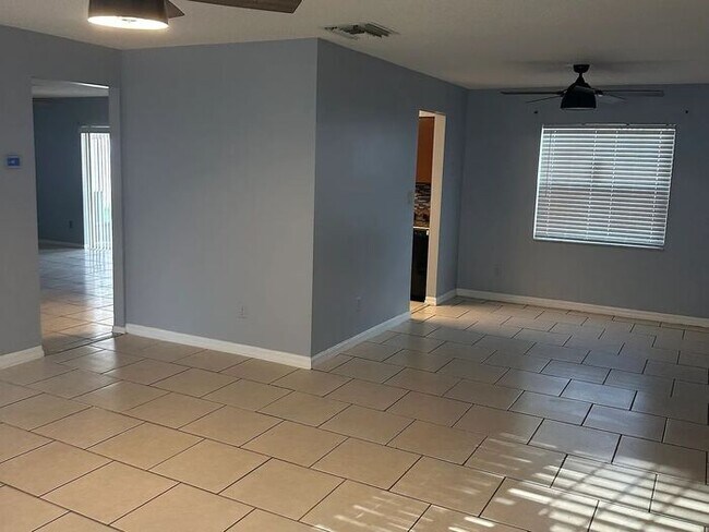 Building Photo - For Rent: Orlando, FL 3 Bed + Office | 2 B...