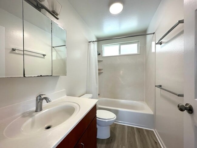 Building Photo - 3 Bedroom, 2 Bathroom House (Makiki / Puna...