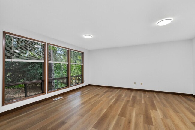 Building Photo - 10612 NE 154th Pl