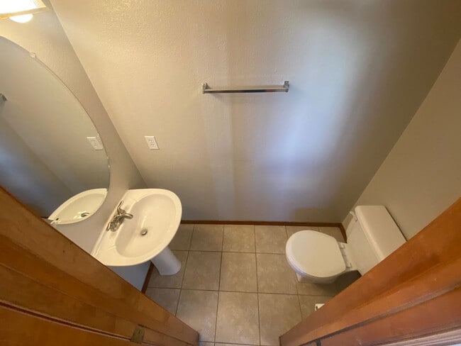 Building Photo - Lovely Cottonwood Home!