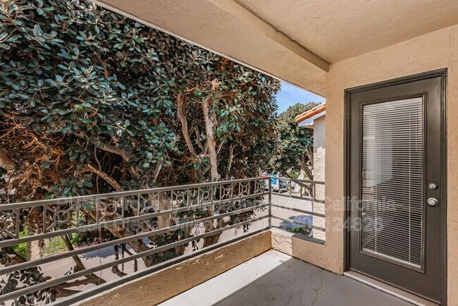 Building Photo - 7405 Charmant Dr