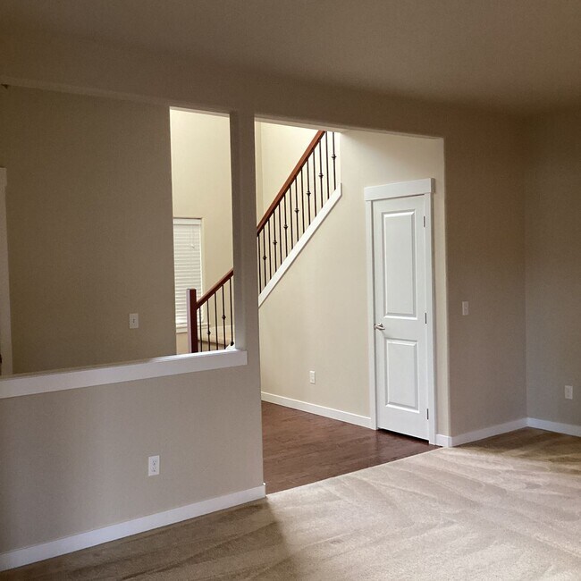 Building Photo - Modern Comfort & Timeless Style in the Heart of Lynnwood