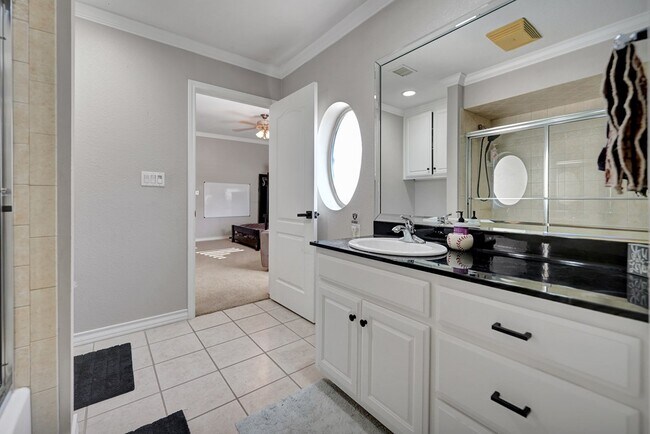 Building Photo - 5 Muirfield Dr