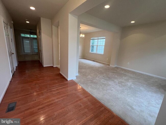 Building Photo - 12 Rivers Edge Terrace