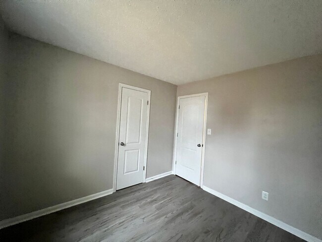 Building Photo - Four bedroom home in Norfolk - Beautiful Backyard