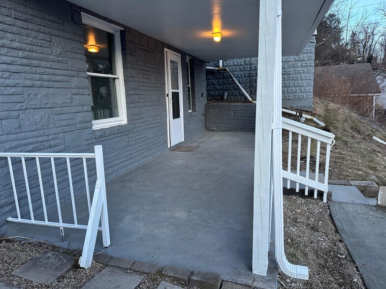 Building Photo - 2323 Patterson Ave