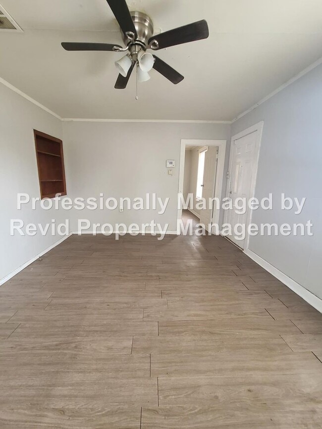 Building Photo - Section 8 Accepted!!