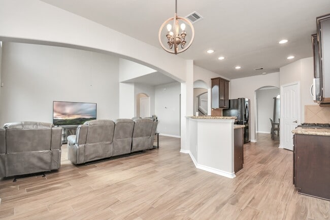 Building Photo - 2703 Lakecrest River Dr