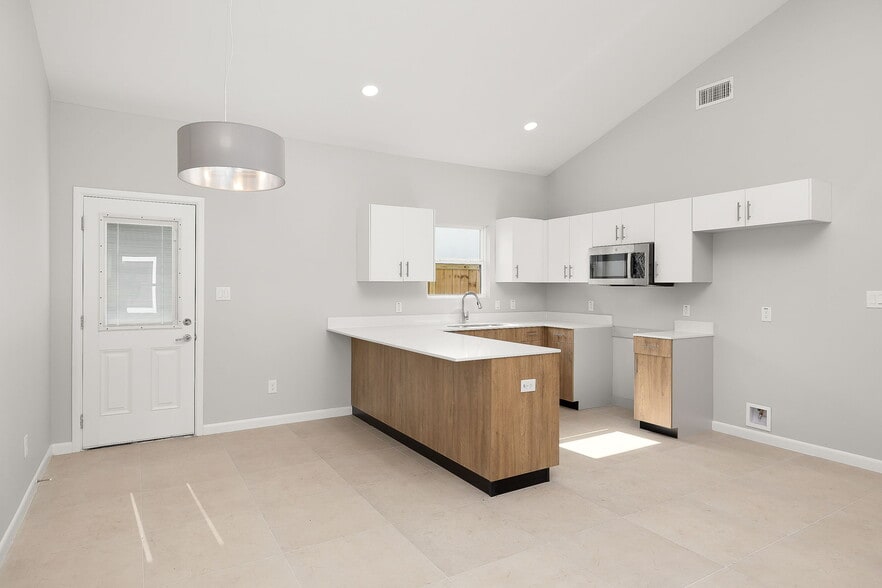 Building Photo - 412 Sparrow Rd