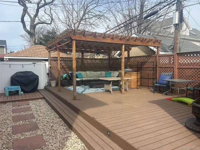 Building Photo - 341 E Hudson St