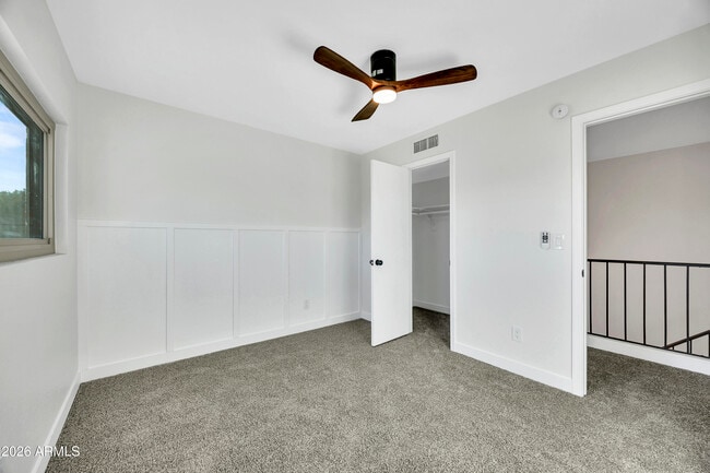 Building Photo - 8876 W Bluefield Ave