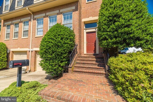 Building Photo - 1412 McLean Mews Ct
