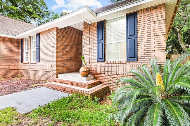Building Photo - 1641 Parkside Cir