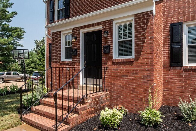 Building Photo - 819 Weedon St