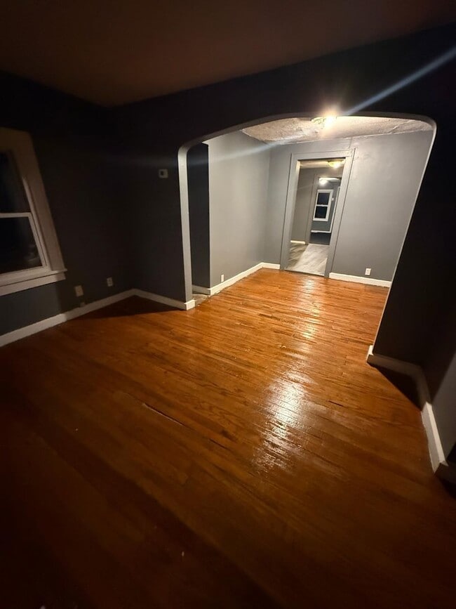 Building Photo - 3 bedrooms, 1 bath ranch house with big yard