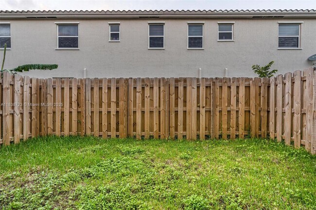 Building Photo - 2649 SE 13th St