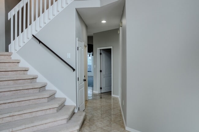 Building Photo - 1557 Amaryllis Cir