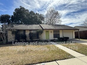 Building Photo - 107 Village Ln