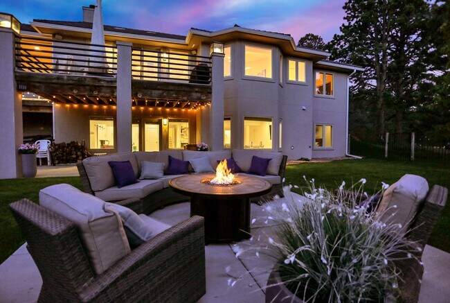 Building Photo - 10503 E Meadow Run