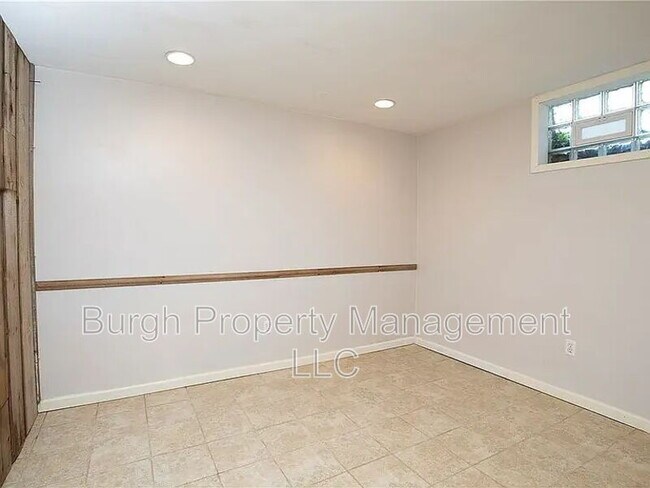 Building Photo - 1248 Satellite Cir