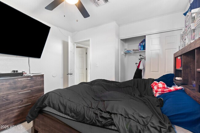 Building Photo - 5546 W Encanto Blvd