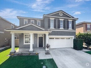 Building Photo - Stunning 4B/2.5BA House in Vista!