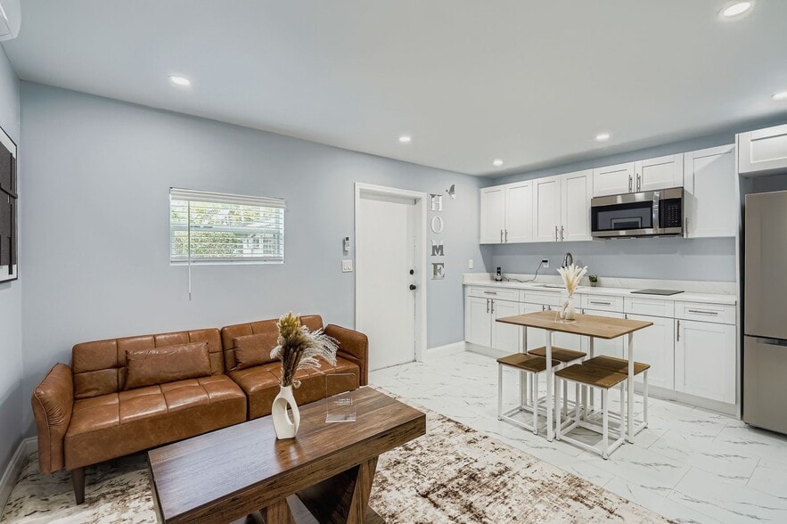 Building Photo - Brisa Apartment Homes