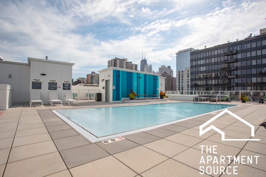 Building Photo - 301 W North Ave