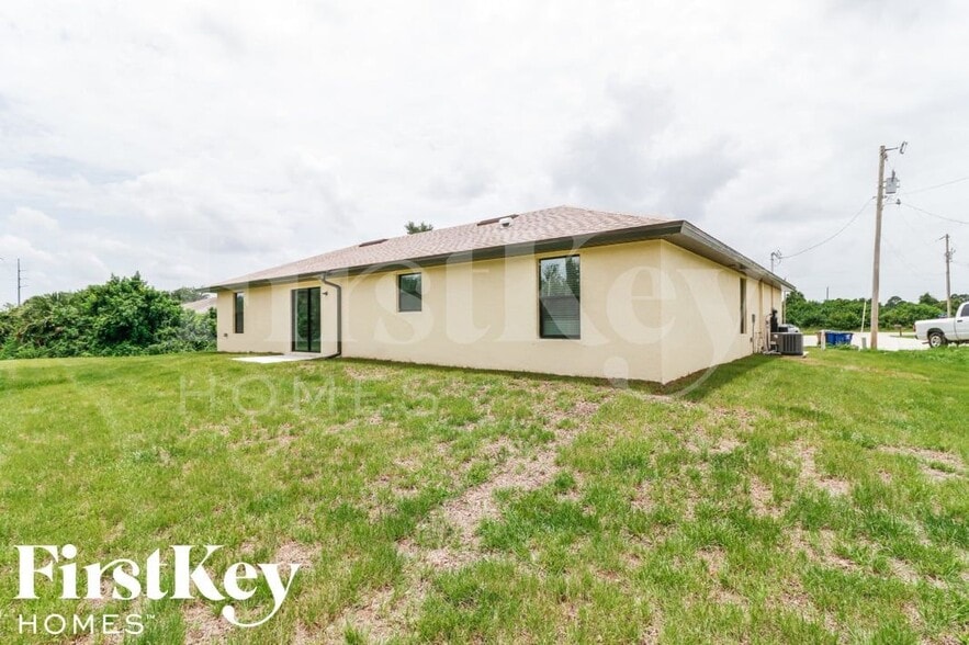 Building Photo - 50 Queen Ct