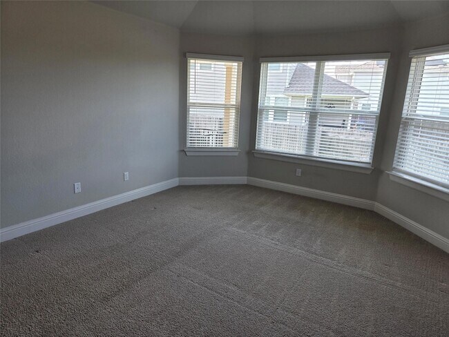 Building Photo - 105 Riverhill Dr