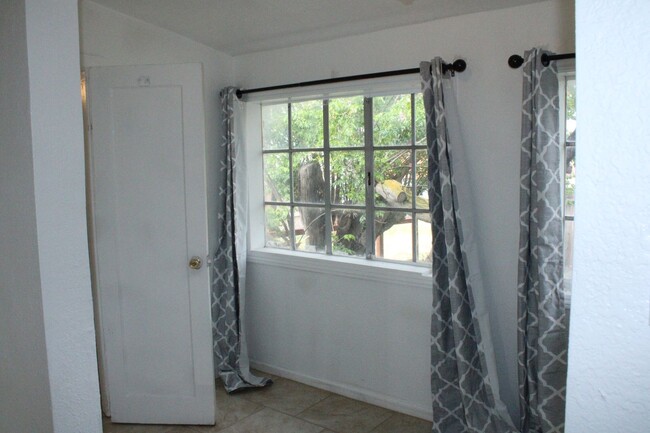 Building Photo - 1 Bedroom, 1 Bathroom House in Antioch wit...