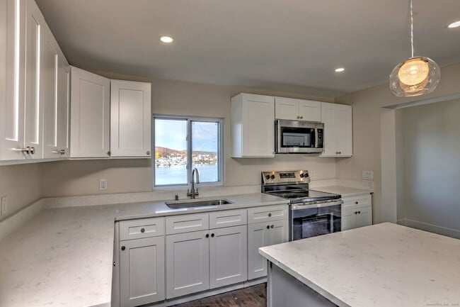 Building Photo - 800 Quinnipiac Ave