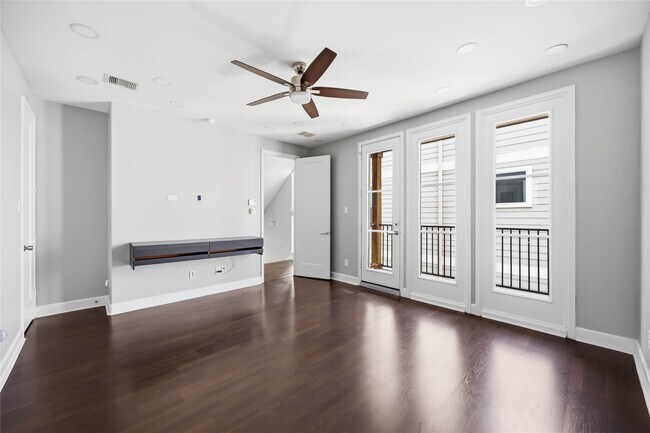 Building Photo - 708 Schwartz St