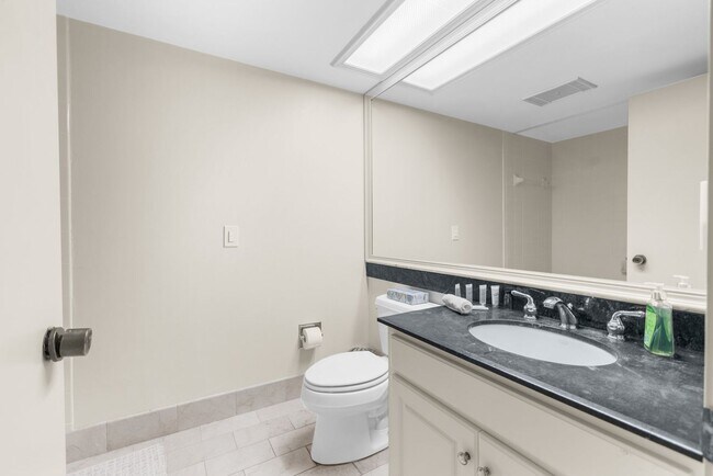 Building Photo - Furnished Resort 2/2 Condo, on Golf Course, Lake Views