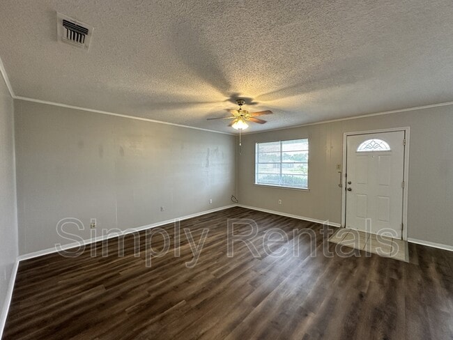 Building Photo - 407 Maple St