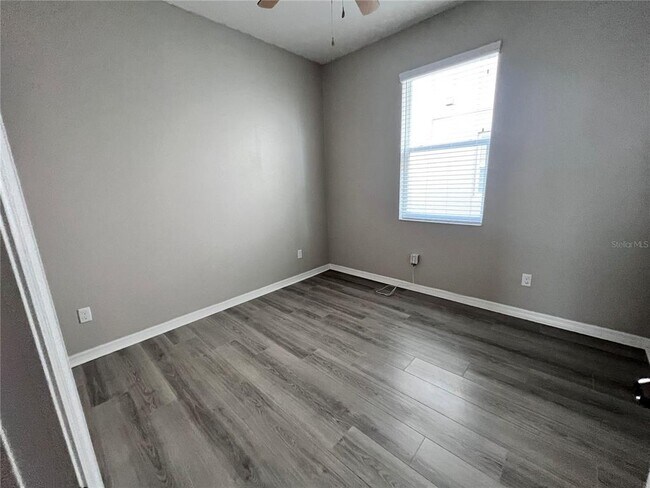 Building Photo - 1449 Paget Cove