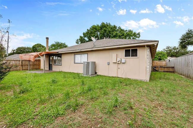 Building Photo - 22142 Pearl Lake Dr