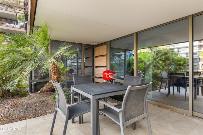Building Photo - 7121 E Rancho Vista Dr