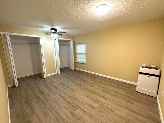 Building Photo - 8278 Bucksaw Dr